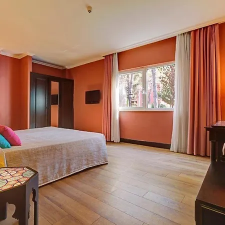 River Club Ξενοδοχείο 5*